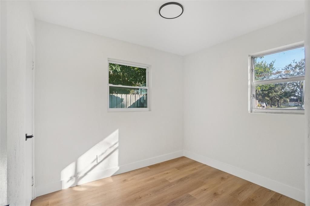 待售: $240,000 (2 贝兹, 1 浴室, 640 平方英尺)