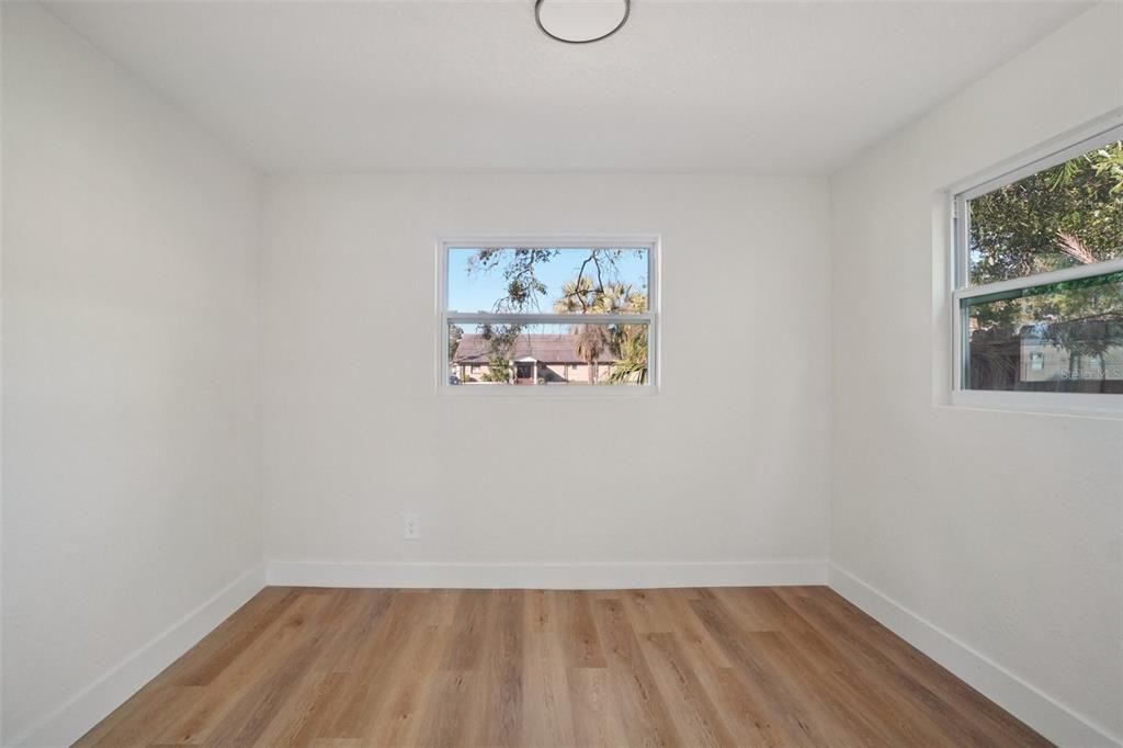 待售: $240,000 (2 贝兹, 1 浴室, 640 平方英尺)