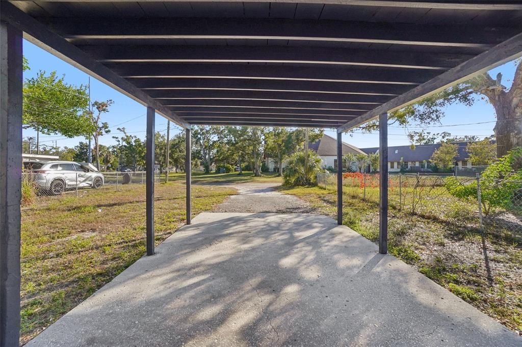 待售: $240,000 (2 贝兹, 1 浴室, 640 平方英尺)