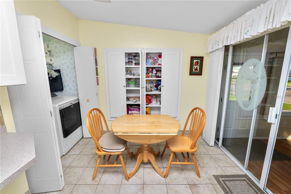 待售: $240,000 (2 贝兹, 2 浴室, 1242 平方英尺)