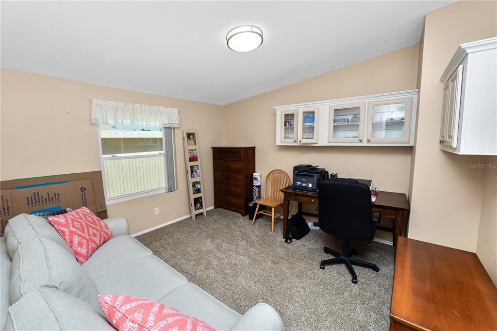 待售: $240,000 (2 贝兹, 2 浴室, 1242 平方英尺)