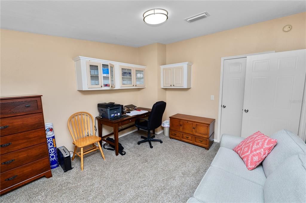 待售: $240,000 (2 贝兹, 2 浴室, 1242 平方英尺)