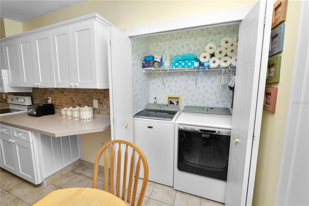 待售: $240,000 (2 贝兹, 2 浴室, 1242 平方英尺)