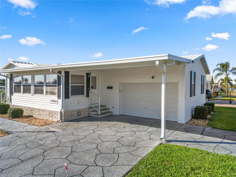 待售: $240,000 (2 贝兹, 2 浴室, 1242 平方英尺)