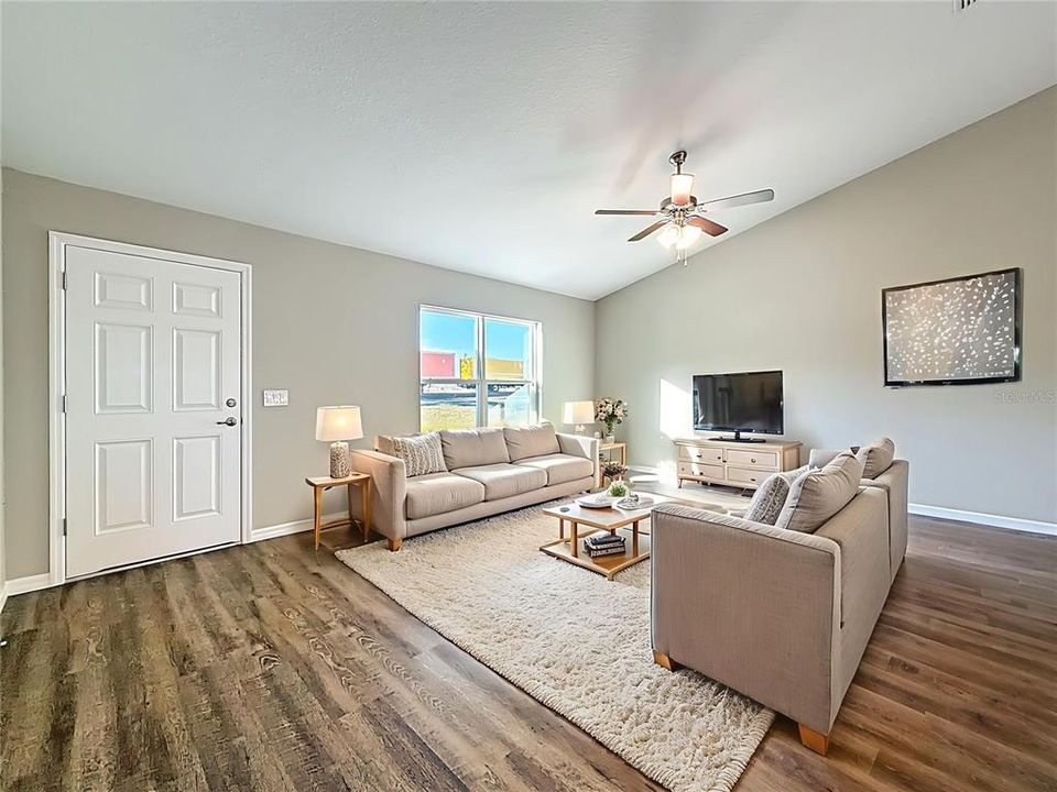 For Sale: $275,000 (3 beds, 2 baths, 1421 Square Feet)