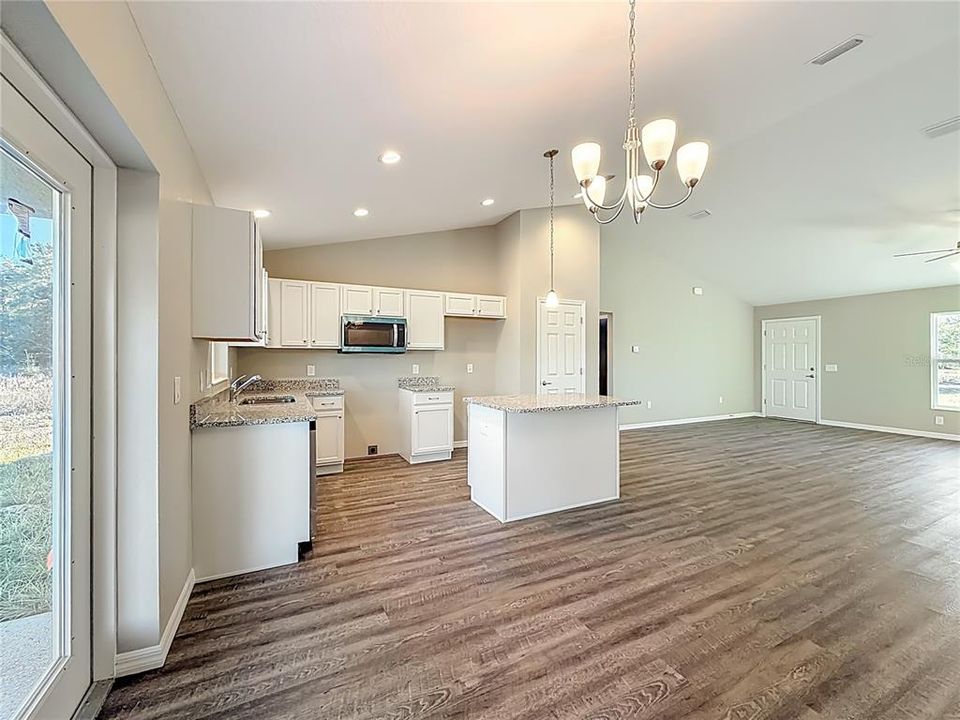 For Sale: $275,000 (3 beds, 2 baths, 1421 Square Feet)