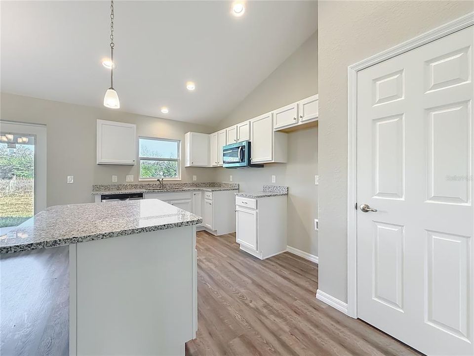 For Sale: $275,000 (3 beds, 2 baths, 1421 Square Feet)