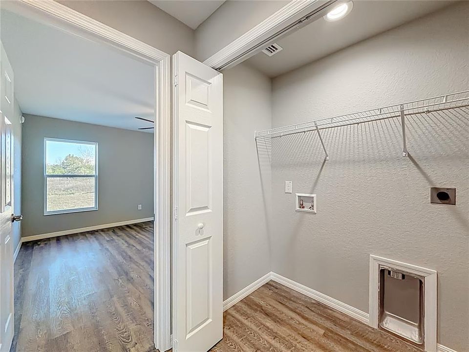 For Sale: $275,000 (3 beds, 2 baths, 1421 Square Feet)