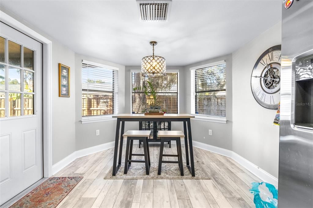 На продажу: $365,000 (3 спален, 2 ванн, 1594 Квадратных фут)