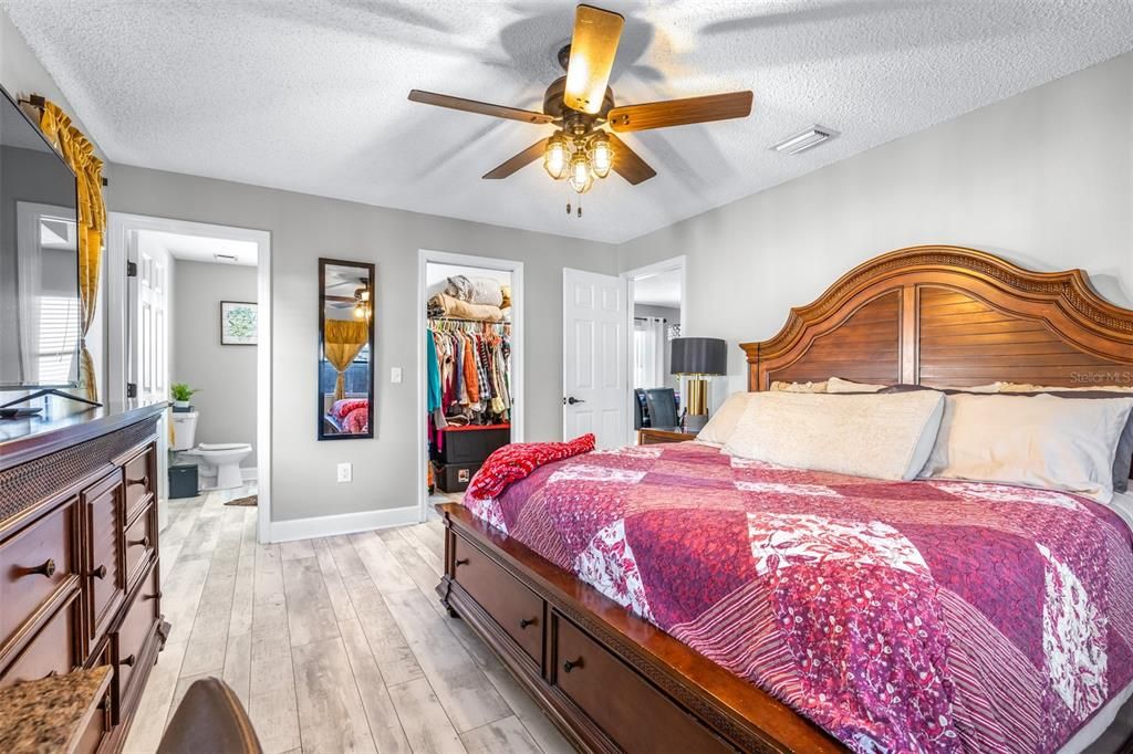 На продажу: $365,000 (3 спален, 2 ванн, 1594 Квадратных фут)