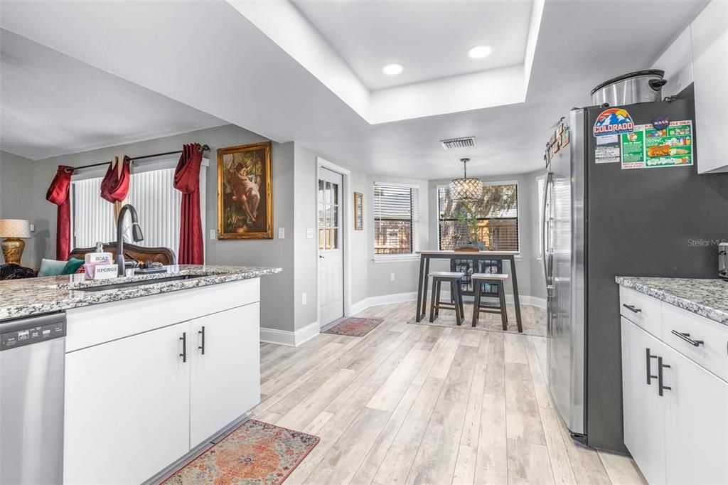 На продажу: $365,000 (3 спален, 2 ванн, 1594 Квадратных фут)