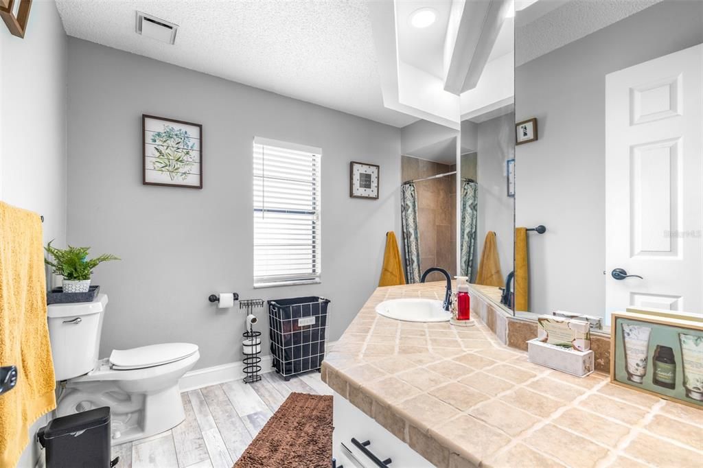 На продажу: $365,000 (3 спален, 2 ванн, 1594 Квадратных фут)