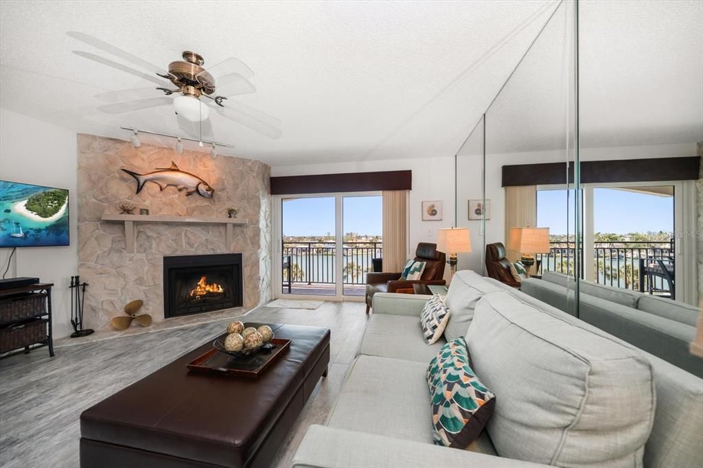 待售: $450,000 (1 贝兹, 1 浴室, 750 平方英尺)