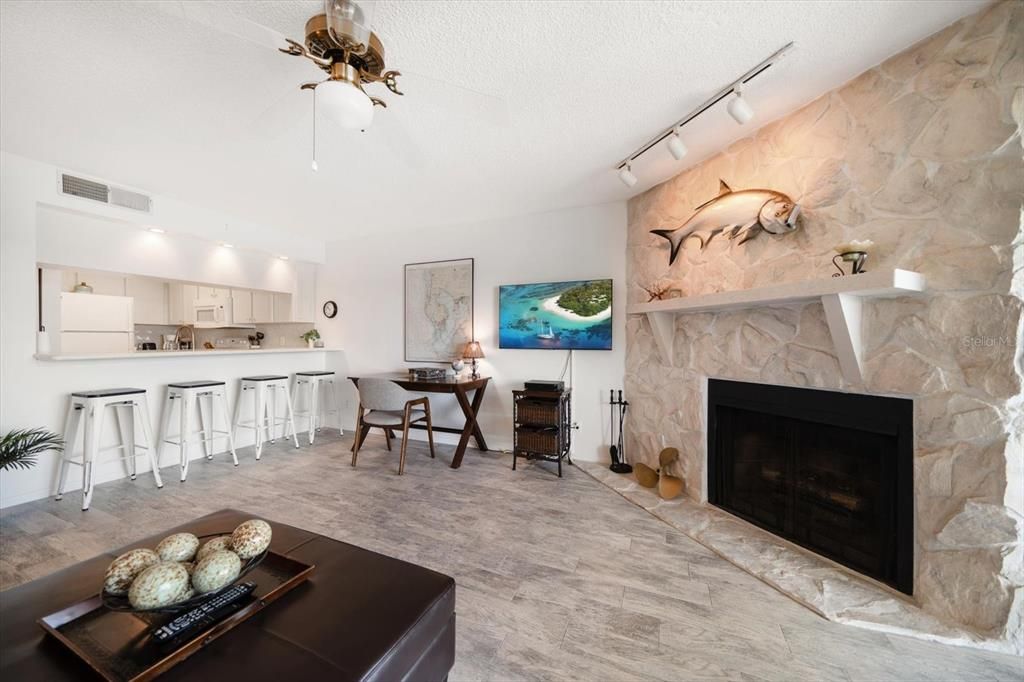 待售: $450,000 (1 贝兹, 1 浴室, 750 平方英尺)