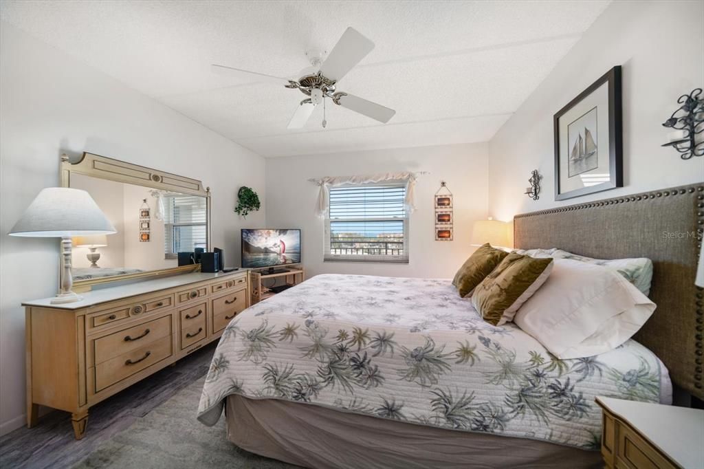 待售: $450,000 (1 贝兹, 1 浴室, 750 平方英尺)