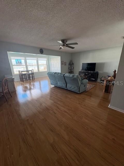 В аренду: $1,850 (1 спален, 1 ванн, 1060 Квадратных фут)