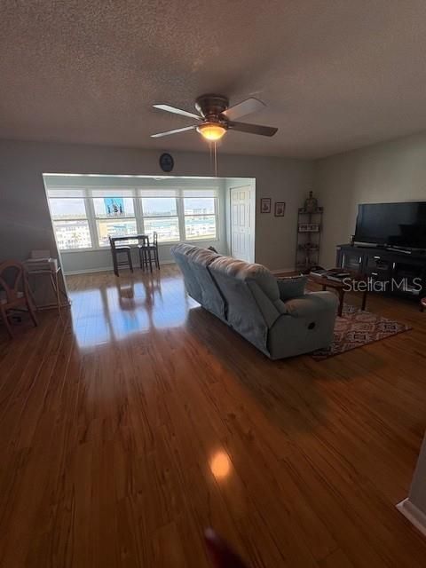 В аренду: $1,850 (1 спален, 1 ванн, 1060 Квадратных фут)