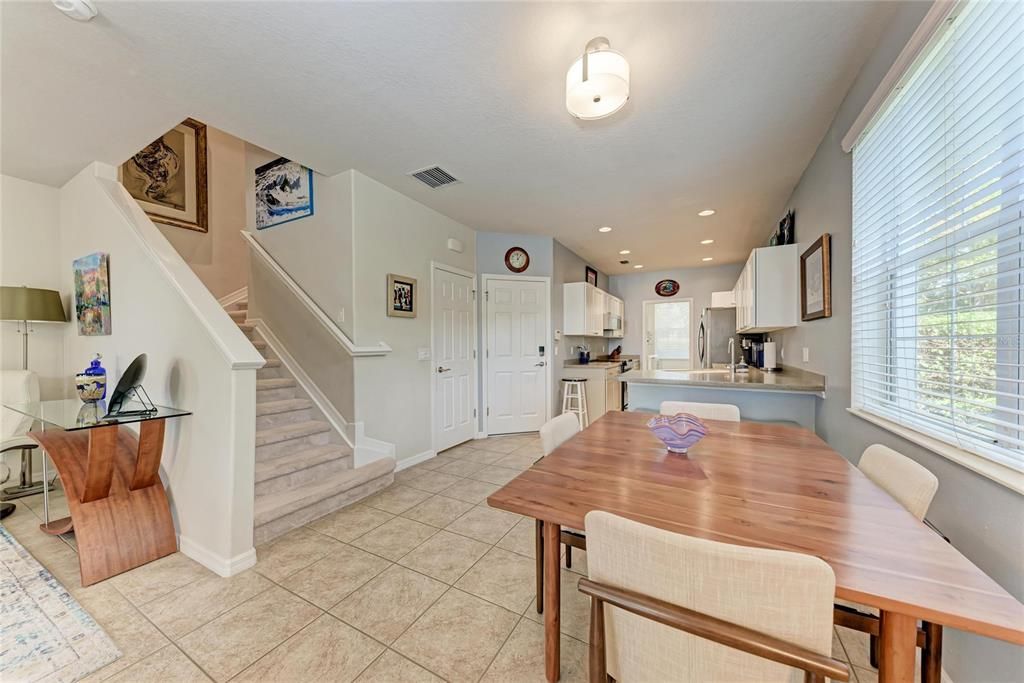 For Sale: $379,000 (3 beds, 2 baths, 1661 Square Feet)