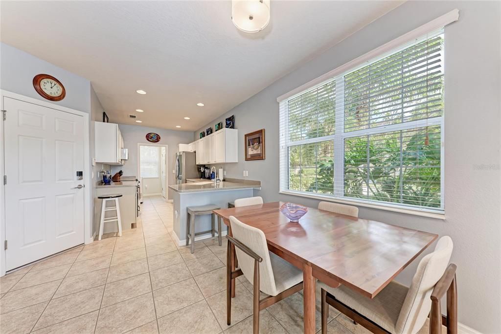 For Sale: $379,000 (3 beds, 2 baths, 1661 Square Feet)