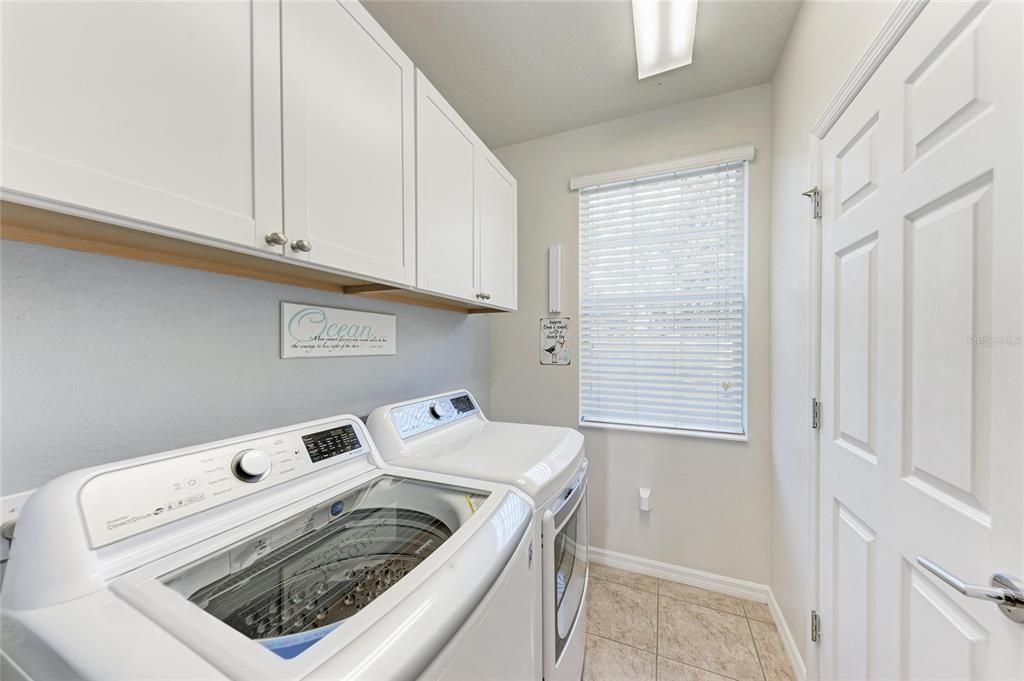 For Sale: $379,000 (3 beds, 2 baths, 1661 Square Feet)