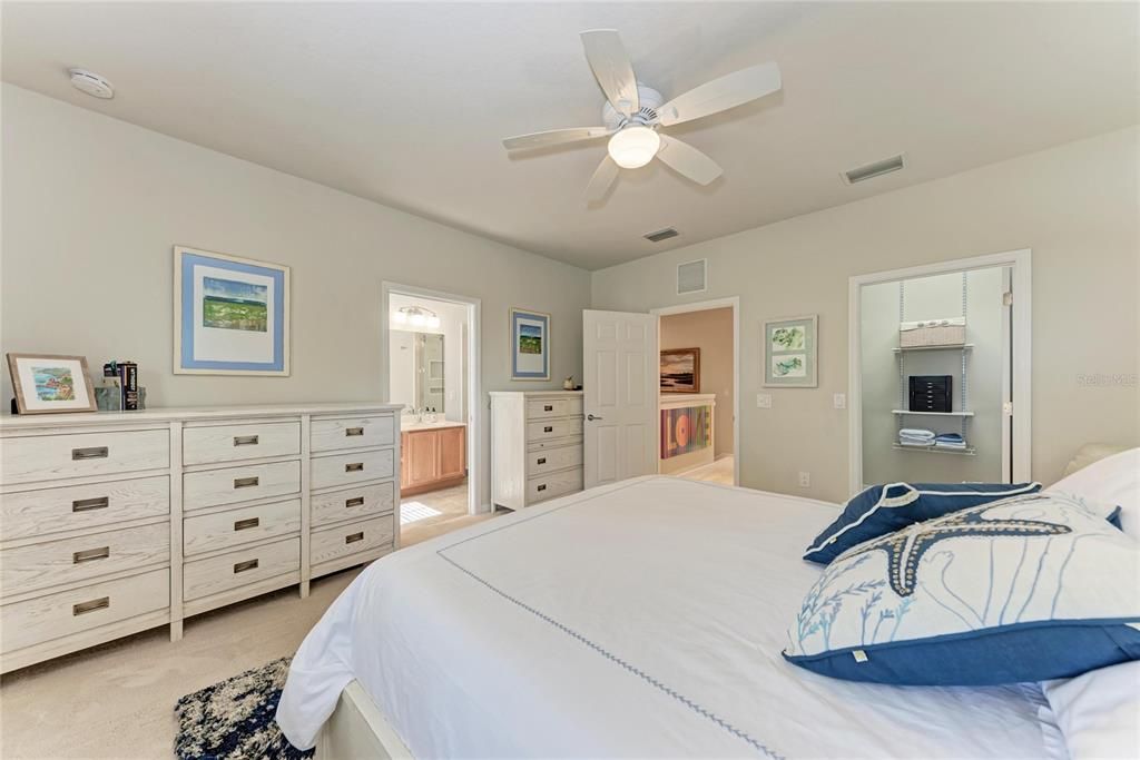 For Sale: $379,000 (3 beds, 2 baths, 1661 Square Feet)