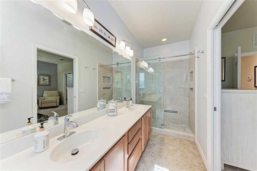 For Sale: $379,000 (3 beds, 2 baths, 1661 Square Feet)