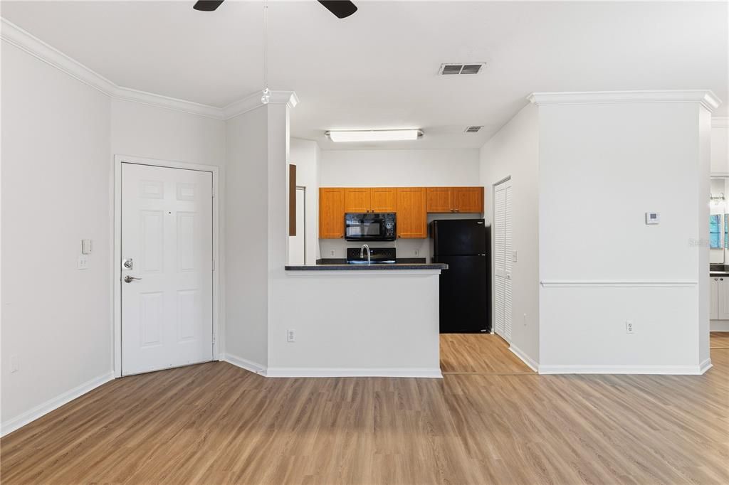 For Sale: $199,900 (1 beds, 1 baths, 750 Square Feet)