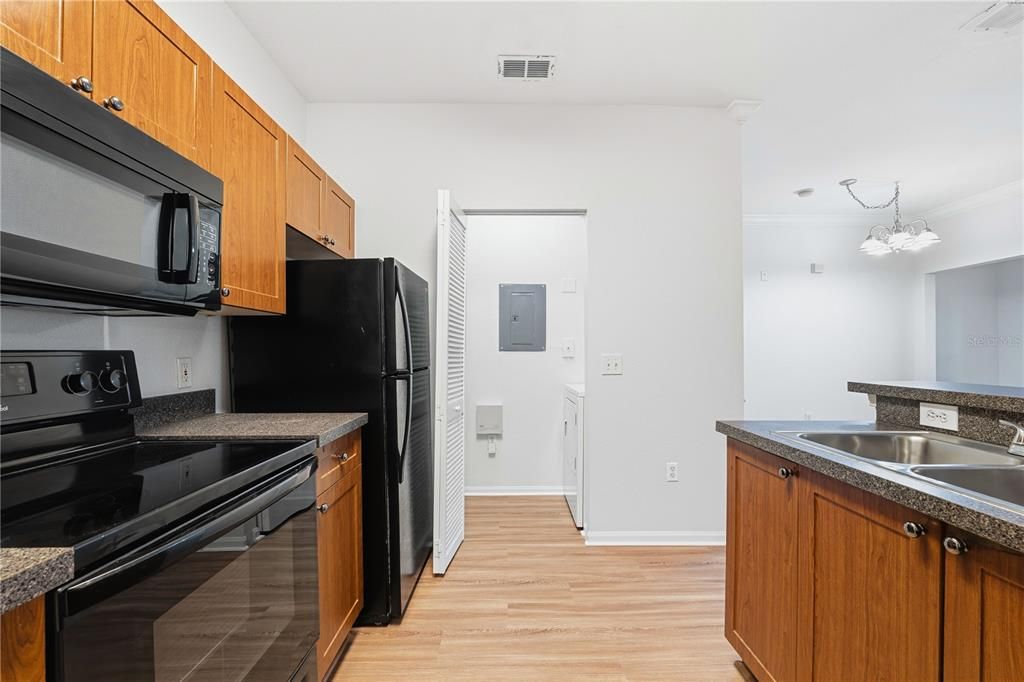 For Sale: $199,900 (1 beds, 1 baths, 750 Square Feet)