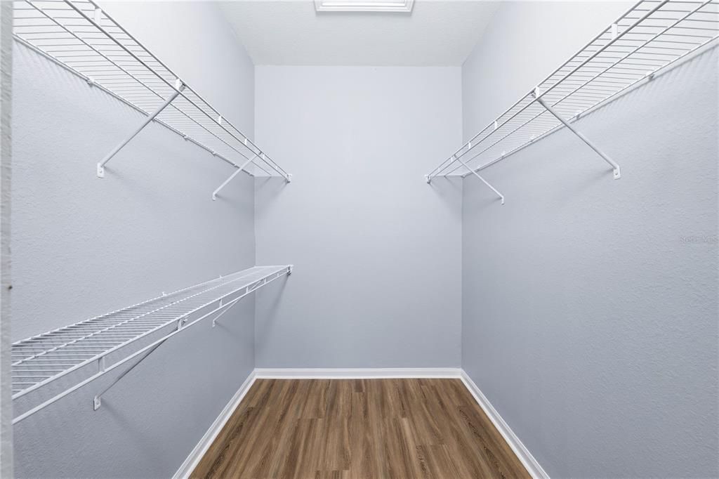 For Sale: $199,900 (1 beds, 1 baths, 750 Square Feet)