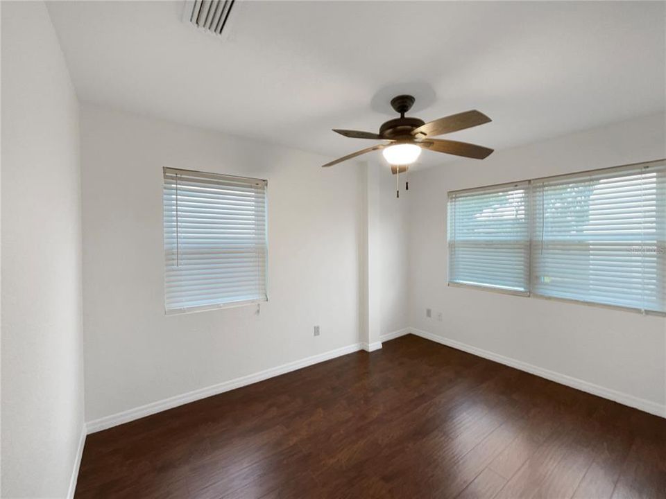 На продажу: $231,000 (2 спален, 1 ванн, 752 Квадратных фут)