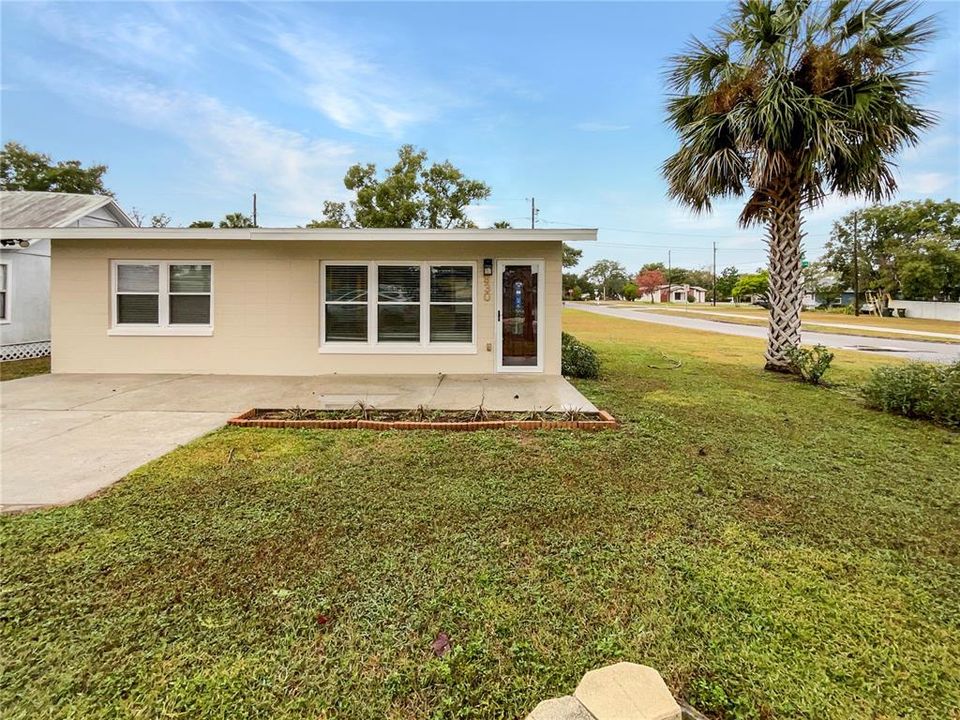 На продажу: $231,000 (2 спален, 1 ванн, 752 Квадратных фут)