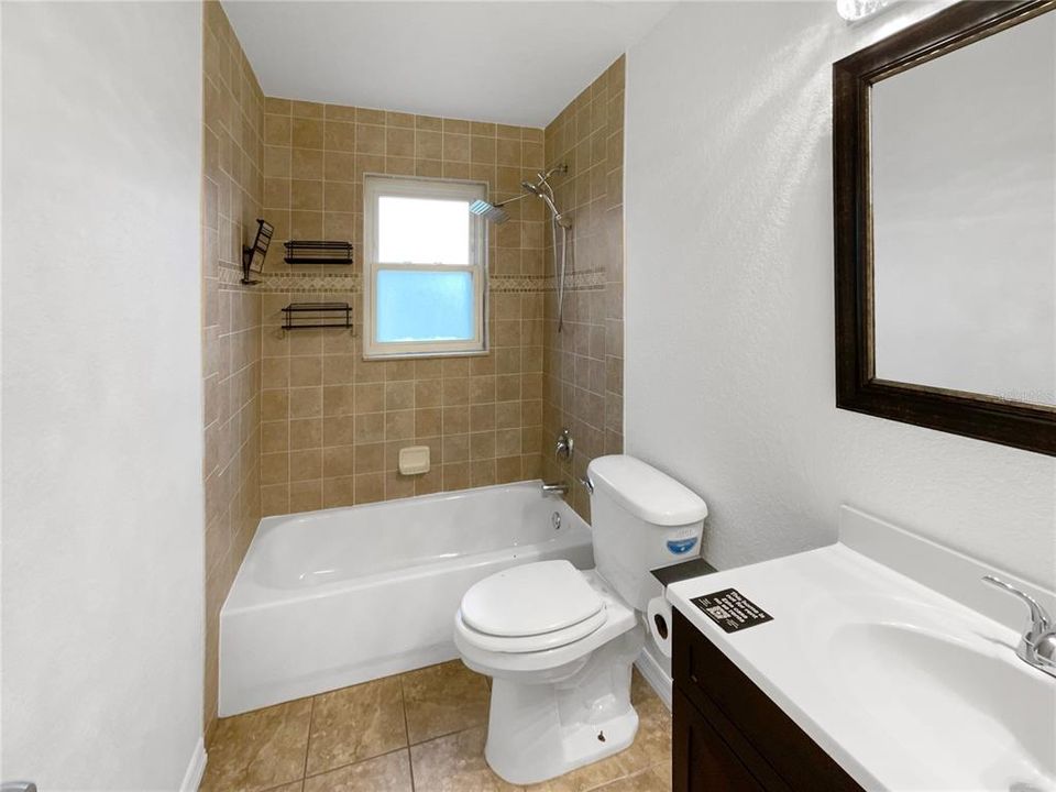 На продажу: $231,000 (2 спален, 1 ванн, 752 Квадратных фут)