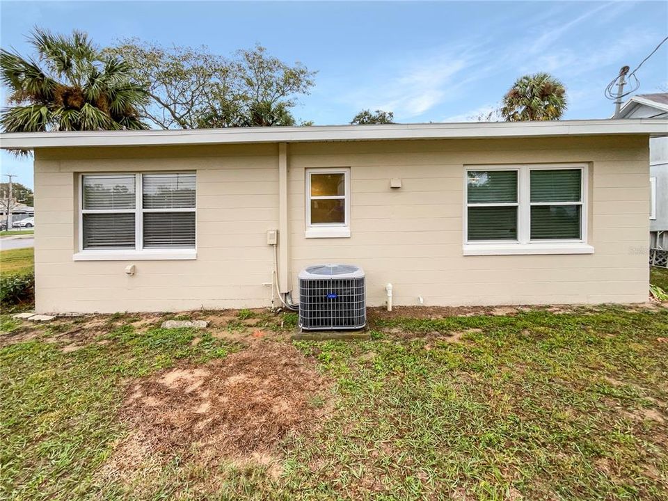 На продажу: $231,000 (2 спален, 1 ванн, 752 Квадратных фут)