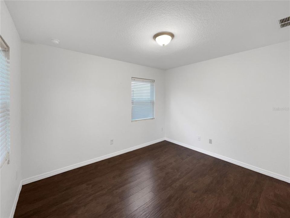 На продажу: $231,000 (2 спален, 1 ванн, 752 Квадратных фут)