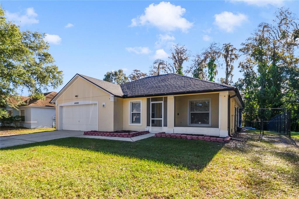 For Rent: $2,200 (3 beds, 2 baths, 1303 Square Feet)