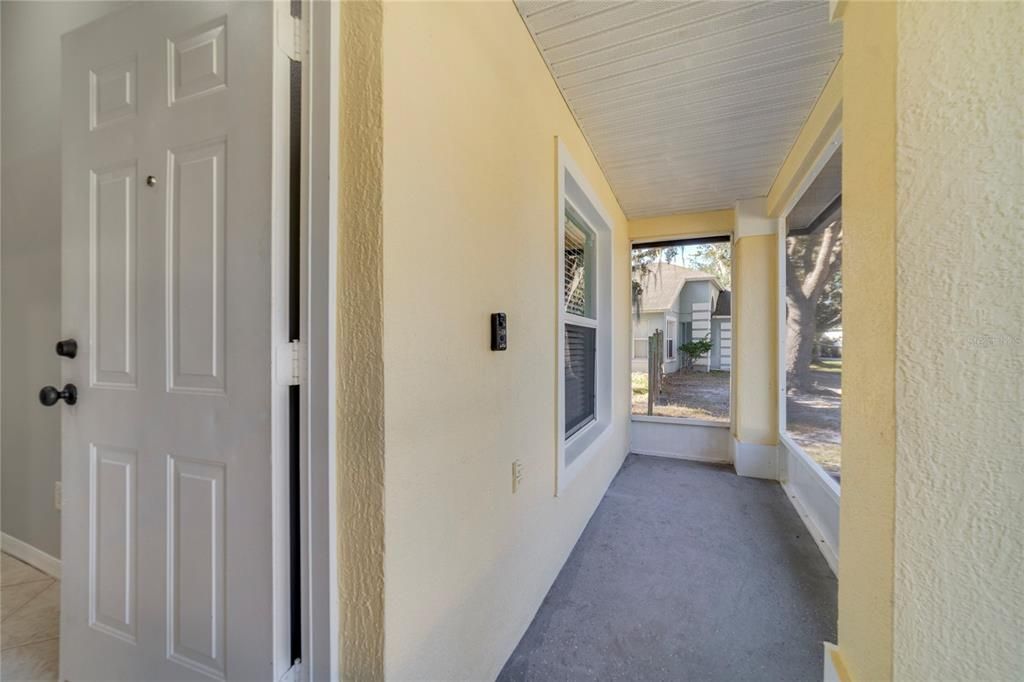 For Rent: $2,200 (3 beds, 2 baths, 1303 Square Feet)