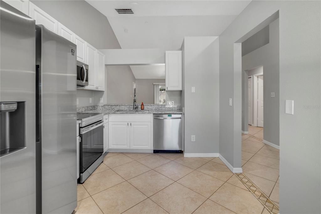 For Rent: $2,200 (3 beds, 2 baths, 1303 Square Feet)