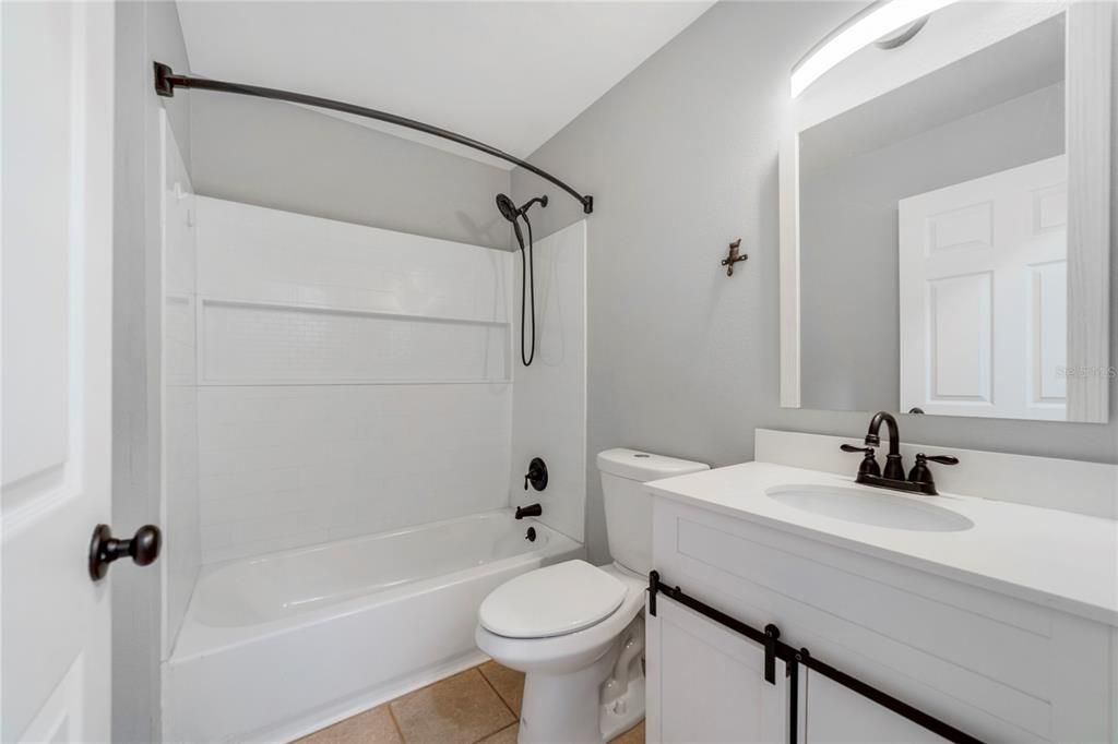 For Rent: $2,200 (3 beds, 2 baths, 1303 Square Feet)