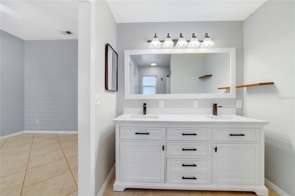 For Rent: $2,200 (3 beds, 2 baths, 1303 Square Feet)