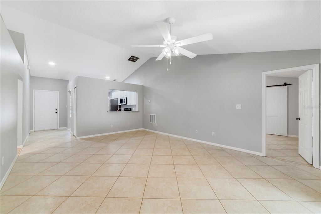 For Rent: $2,200 (3 beds, 2 baths, 1303 Square Feet)