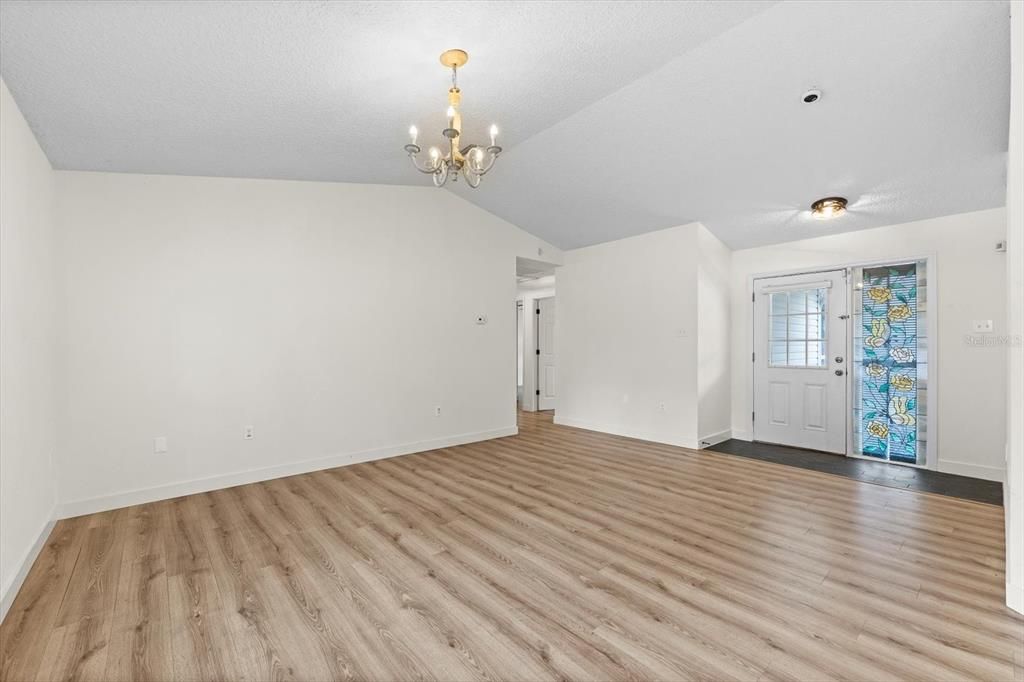 For Sale: $295,000 (3 beds, 2 baths, 1469 Square Feet)