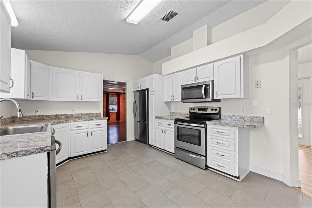 For Sale: $295,000 (3 beds, 2 baths, 1469 Square Feet)
