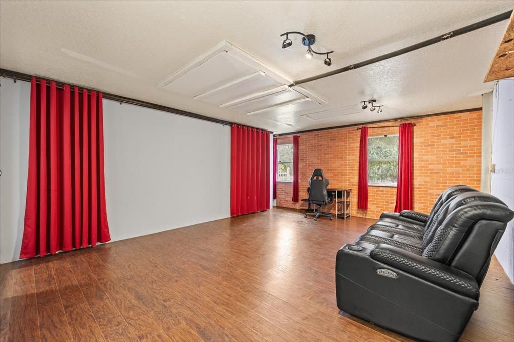 For Sale: $295,000 (3 beds, 2 baths, 1469 Square Feet)