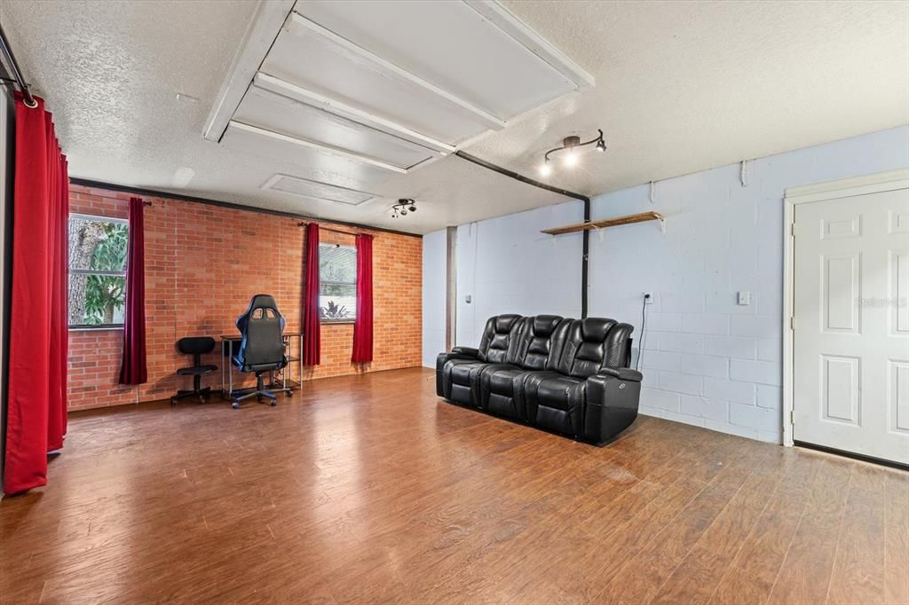 For Sale: $295,000 (3 beds, 2 baths, 1469 Square Feet)