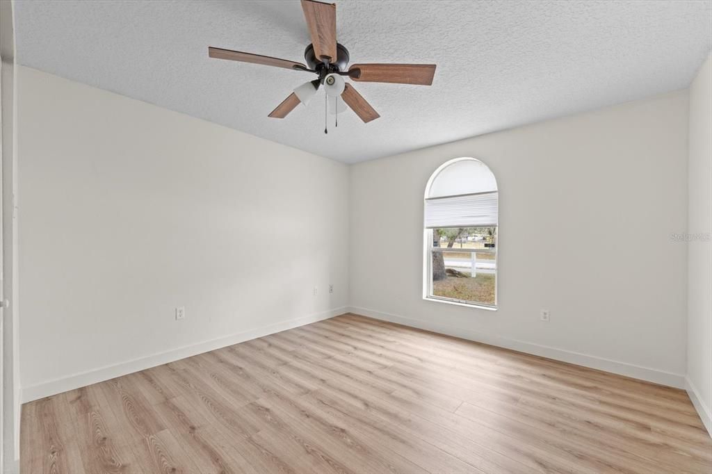 For Sale: $295,000 (3 beds, 2 baths, 1469 Square Feet)