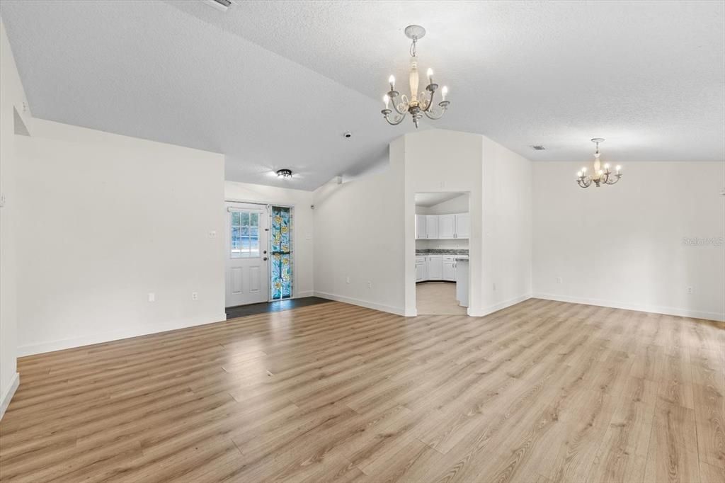 For Sale: $295,000 (3 beds, 2 baths, 1469 Square Feet)