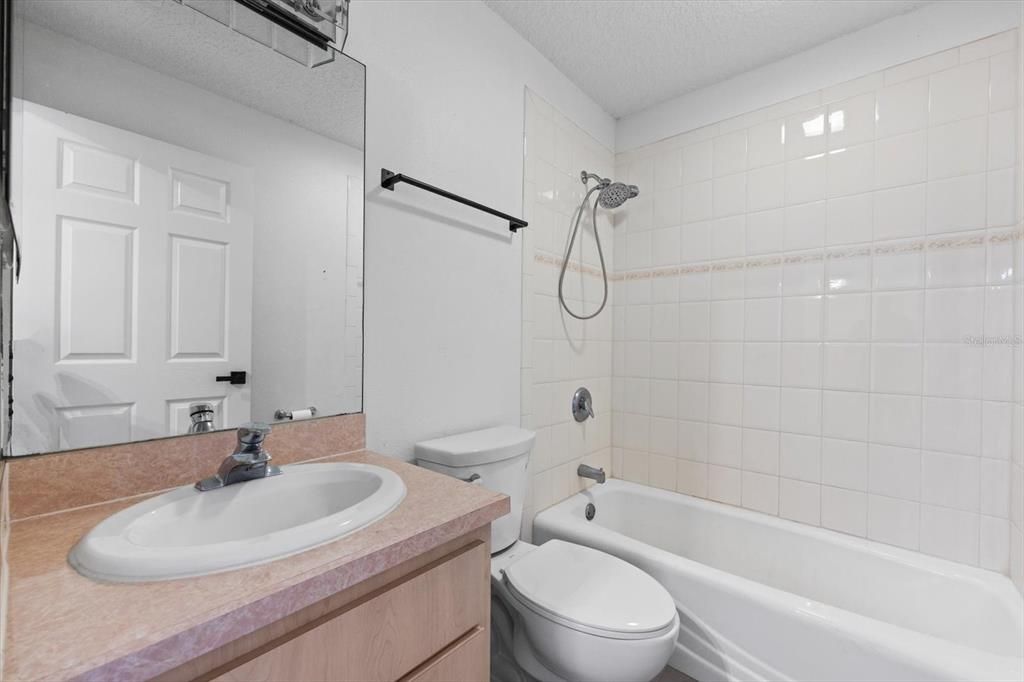 For Sale: $295,000 (3 beds, 2 baths, 1469 Square Feet)