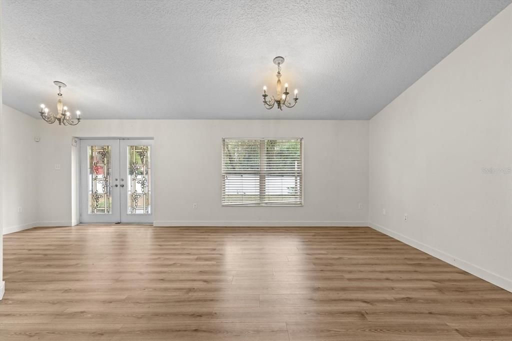 For Sale: $295,000 (3 beds, 2 baths, 1469 Square Feet)