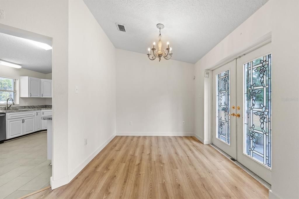 For Sale: $295,000 (3 beds, 2 baths, 1469 Square Feet)