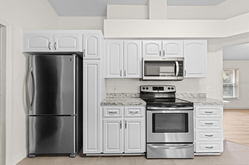 For Sale: $295,000 (3 beds, 2 baths, 1469 Square Feet)